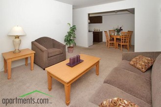 The Arbors Apartments in Clinton Township, MI - Building Photo - Interior Photo