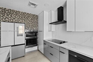 18172 SW 108th Path in Miami, FL - Building Photo