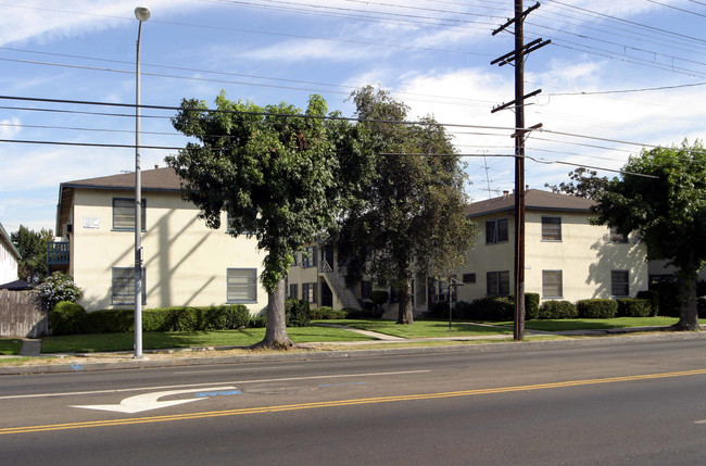 12243-12249 Vanowen St in North Hollywood, CA - Building Photo - Building Photo