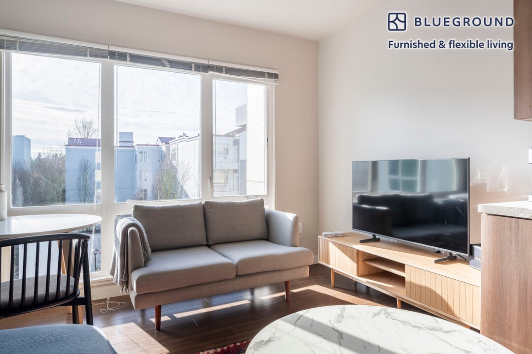 10333 Main St in Bellevue, WA - Foto de edificio