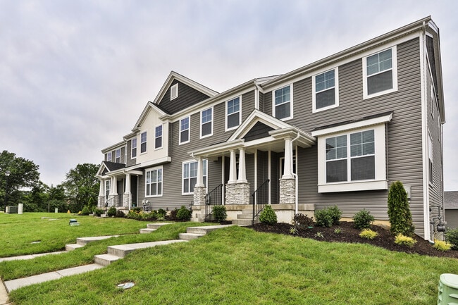 Creekside Landing in Lake St. Louis, MO - Building Photo - Building Photo