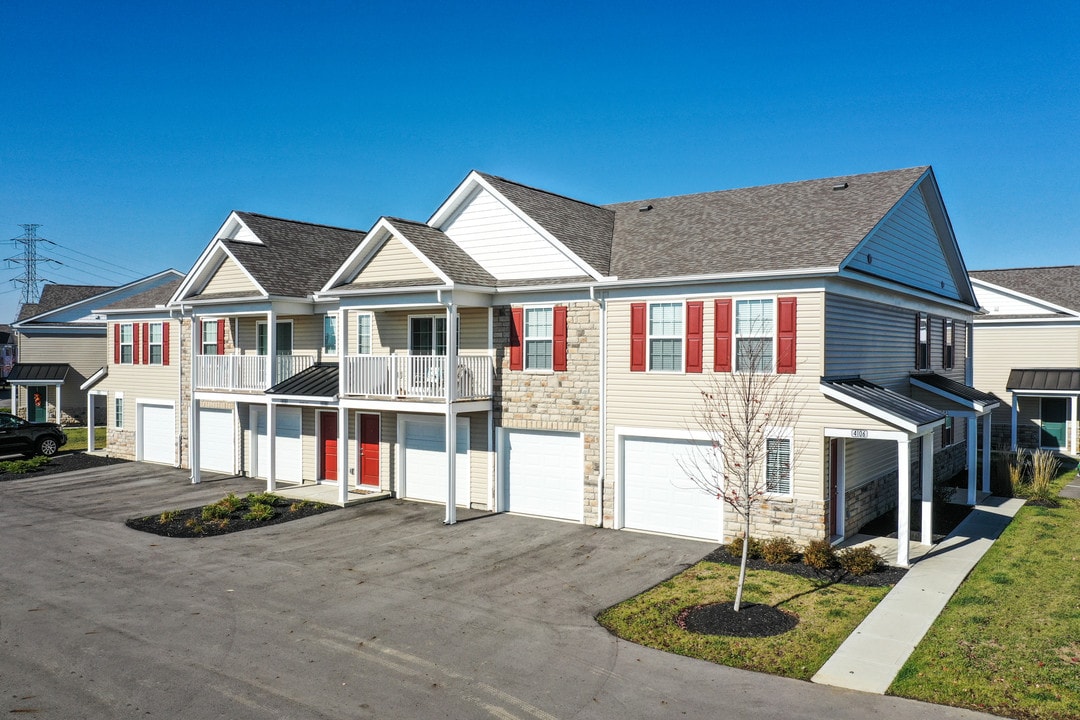 The Square at Latham Park in Hilliard, OH - Building Photo