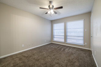 Parks on Taylor Apartment Homes in Sherman, TX - Building Photo - Interior Photo