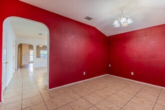 8914 Walnut Springs in Universal City, TX - Building Photo - Building Photo
