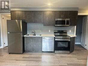 4263 Fourth Ave in Niagara Falls, ON - Foto de edificio - Building Photo