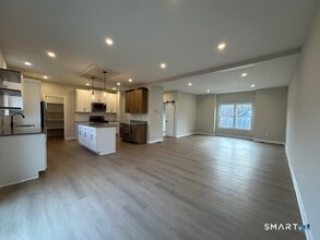 62 Soundview Ave in Fairfield, CT - Building Photo - Building Photo