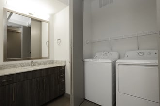 101 Center in Arlington, TX - Foto de edificio - Interior Photo
