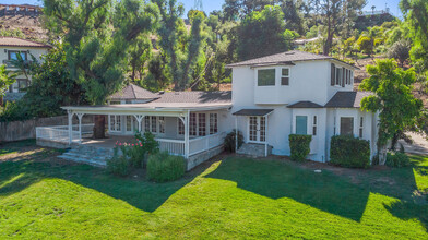 4800 Brewster Dr in Tarzana, CA - Building Photo - Building Photo