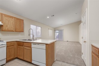 4556 Timaru Dr in Las Vegas, NV - Building Photo - Building Photo