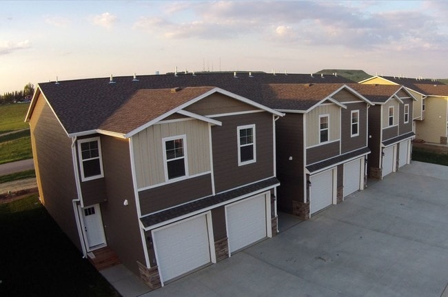 Villas at Sundance Cove I & II in Dickinson, ND - Foto de edificio - Building Photo