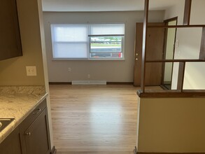 3050 W Fardale Ave, Unit lower in Milwaukee, WI - Building Photo - Building Photo