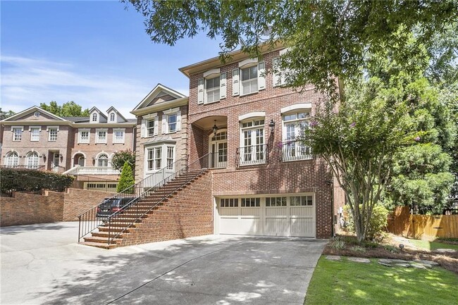 614 Timm Valley Rd NE in Atlanta, GA - Foto de edificio - Building Photo