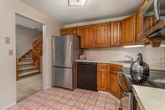 515 Ridgefield Cir in Clinton, MA - Building Photo - Building Photo