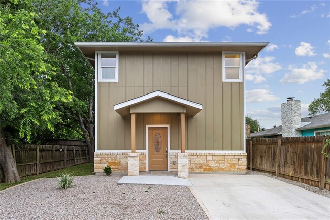 5702 Palo Blanco Ln-Unit -B in Austin, TX - Foto de edificio - Building Photo