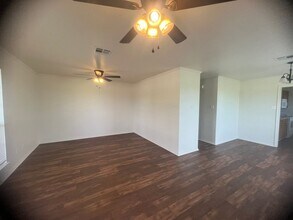 175 Katy St in China Spring, TX - Building Photo - Building Photo