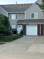 7425 Wistful Vista Dr, Unit #102 in West Des Moines, IA - Building Photo