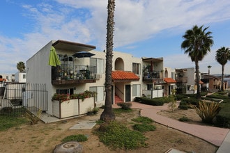 Sandalwood Apartments in Vista, CA - Building Photo - Building Photo