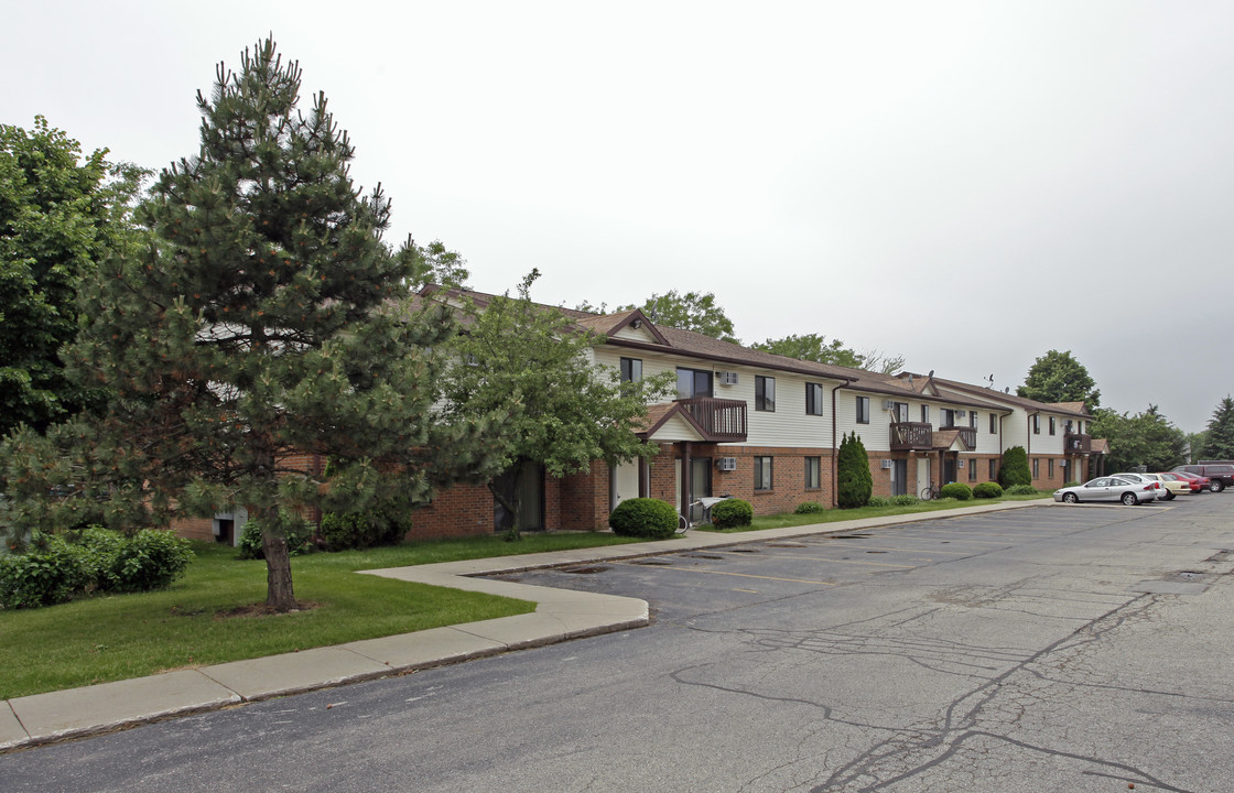 Woodlane Apartments in Janesville, WI - Building Photo