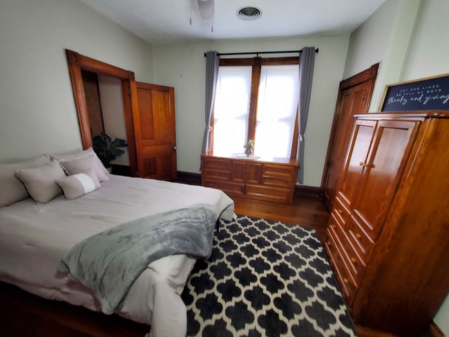 1136 Park Ave, Unit Lovely 1 bedroom 1 bath