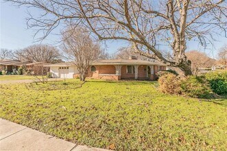 6956 Park Pl Dr in Richland Hills, TX - Building Photo - Building Photo