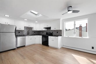 45 Wolfle St in Glen Cove, NY - Building Photo - Building Photo