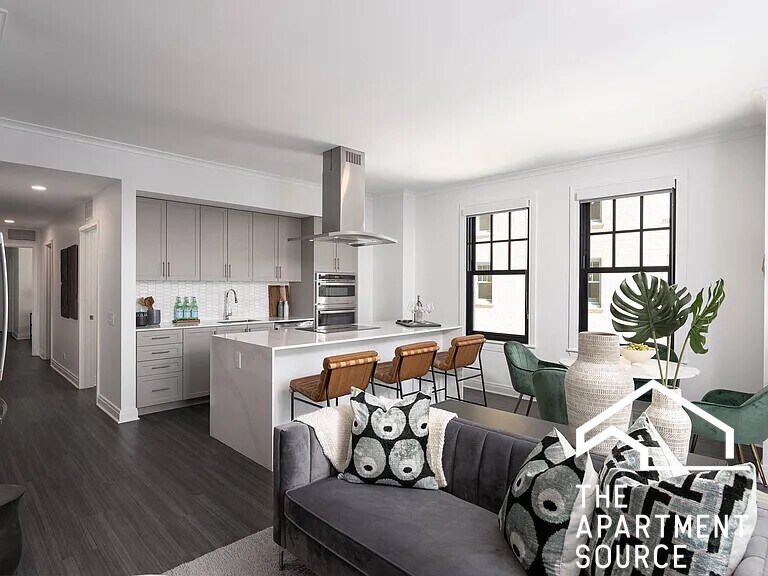 2300 N Lincoln Park W in Chicago, IL - Building Photo