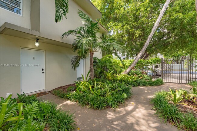 3000 Bird Ave in Miami, FL - Foto de edificio - Building Photo