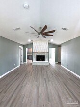 6045 Hamilton Bridge Rd in Milton, FL - Foto de edificio - Building Photo