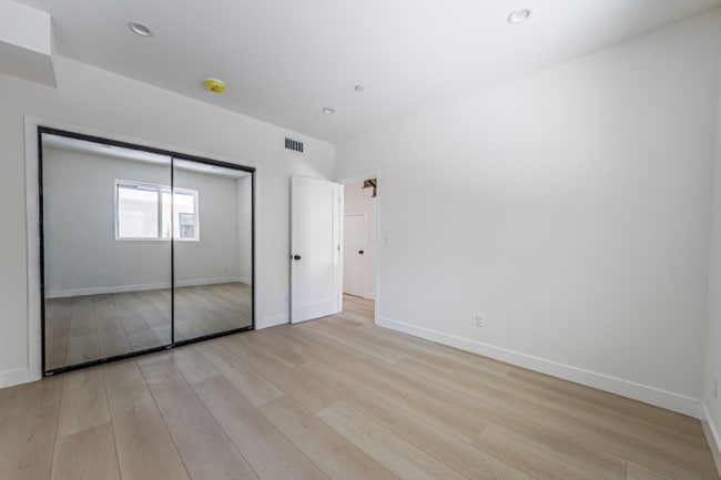 1330 Tamarind Ave in Los Angeles, CA - Building Photo - Building Photo