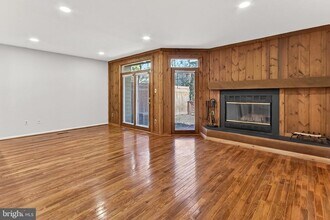 4021 Lake Glen Rd in Fairfax, VA - Building Photo - Building Photo