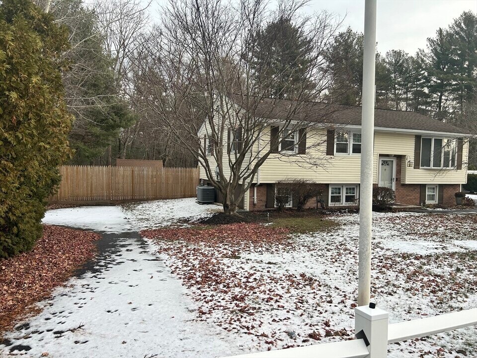 31 Harjean Rd in Billerica, MA - Building Photo