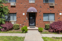 Bridgeview Garden Apartments in Staten Island, NY - Building Photo - Building Photo