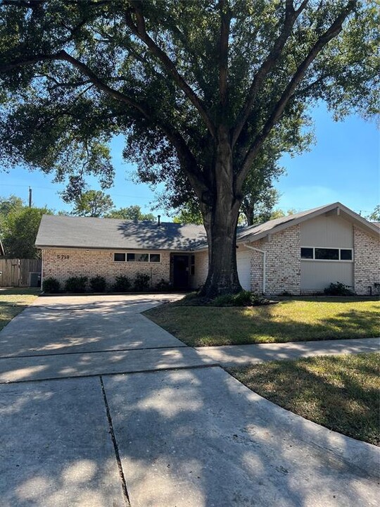 5719 Viking Dr in Houston, TX - Building Photo