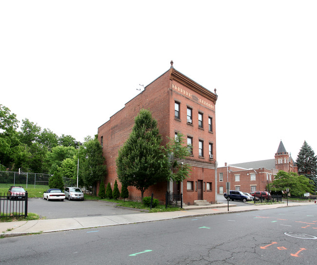 345 Arch St in New Britain, CT - Building Photo - Building Photo