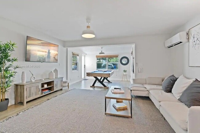 300 SW 23rd St, Unit 2 in Fort Lauderdale, FL - Building Photo - Building Photo