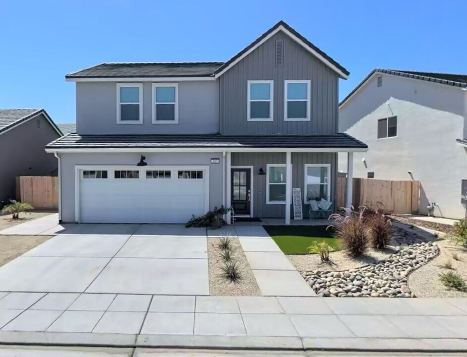 317 Huntington Ave in Madera, CA - Building Photo