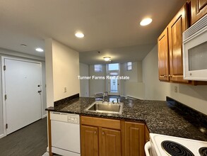 28 Queensberry St, Unit B in Boston, MA - Building Photo - Building Photo