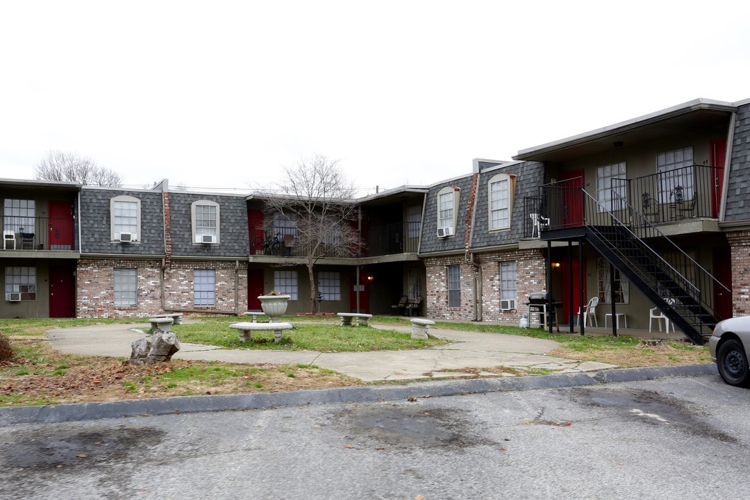 Clifton Village in Louisville, KY - Foto de edificio