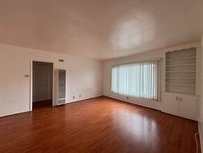 719-729 E Chevy Chase Dr in Glendale, CA - Building Photo - Building Photo