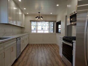 5568 Mary Ln Dr in San Diego, CA - Building Photo - Building Photo