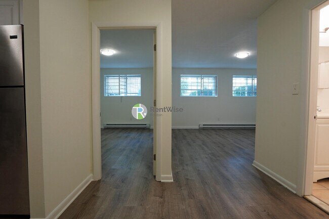 11 Embassy Rd, Unit 3 in Boston, MA - Building Photo - Building Photo