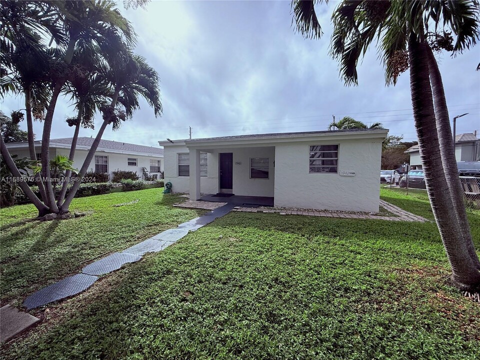 1940 NE 172nd St in North Miami Beach, FL - Building Photo