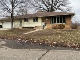 5 Maple St N in Waite Park, MN - Building Photo