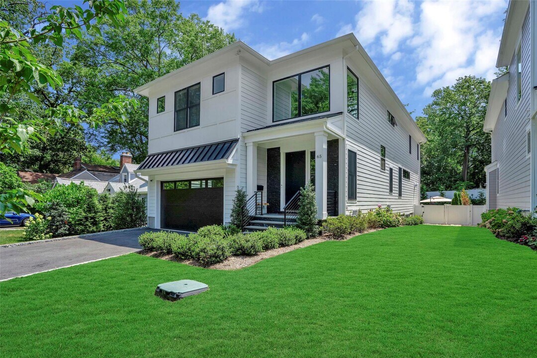 65 Myrtle Blvd in Larchmont, NY - Building Photo
