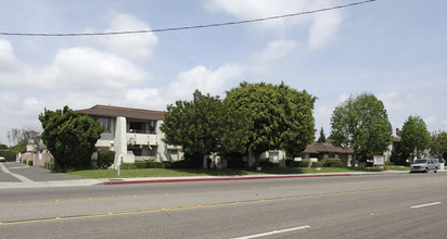 Crown Villa Apartments in Garden Grove, CA - Building Photo - Building Photo