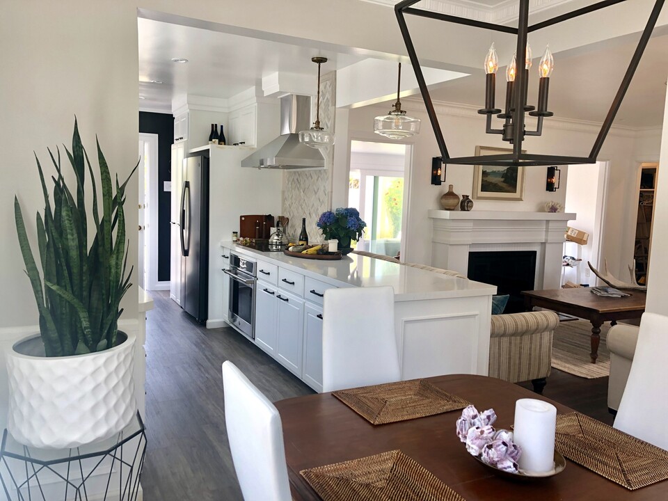 1741 Oak St in Santa Monica, CA - Building Photo