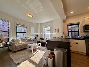 1510 Tremont St, Unit 2 in Boston, MA - Foto de edificio - Building Photo