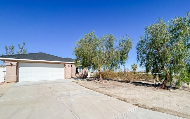 7380 Sahara Ave in Twentynine Palms, CA - Building Photo - Building Photo