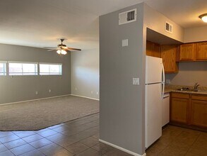 2693 E Oakleaf Dr in Tempe, AZ - Foto de edificio - Building Photo