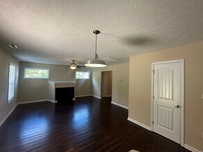 202 Trenton Ct in Raeford, NC - Building Photo - Building Photo